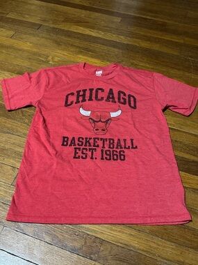 Chicago Bulls NBA Red Crewneck Tee, Youth XL